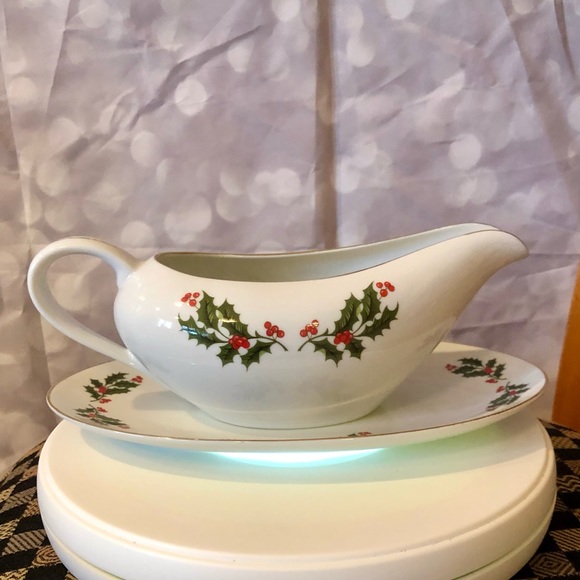 Kashima Other - RARE KASHIMA Porcelain “Christmas Holly” Gravy Boat.